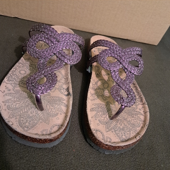 Muk Luks Women's Sandals - Picture 9 of 11